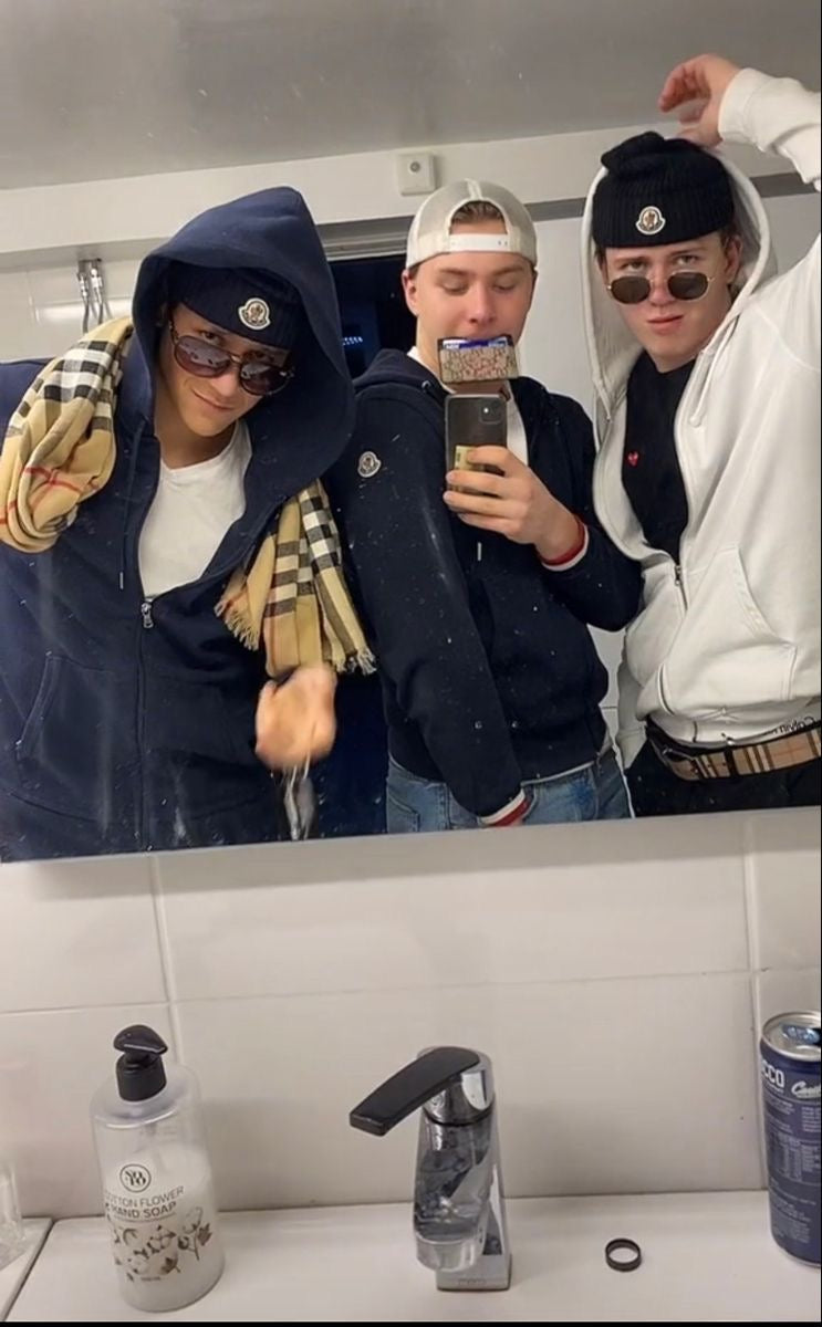 <p><strong>Top wear him</strong></p>