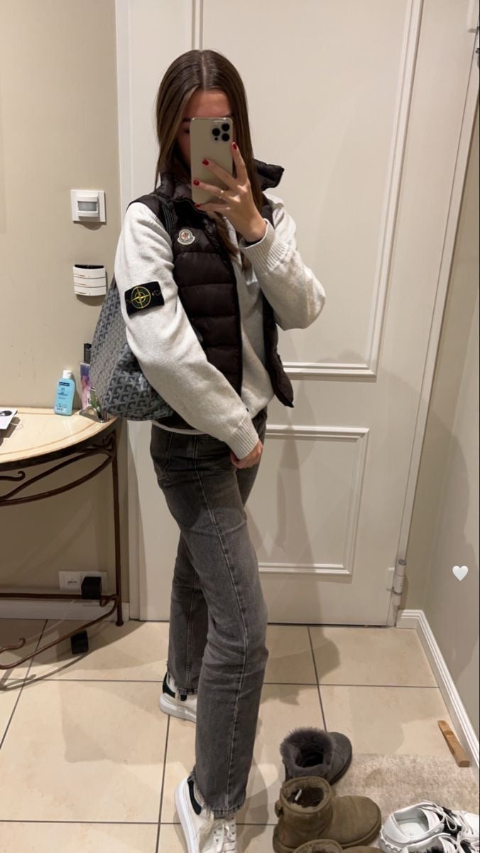 <p><strong>Top wear her</strong></p>